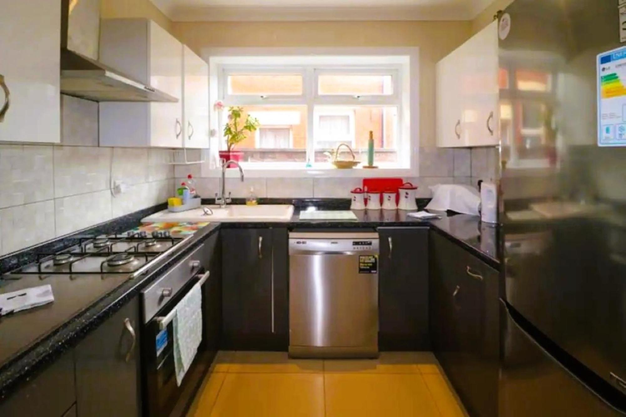 Sherbourne Retreat - 4 Bedroom House In Holiday home Blackpool