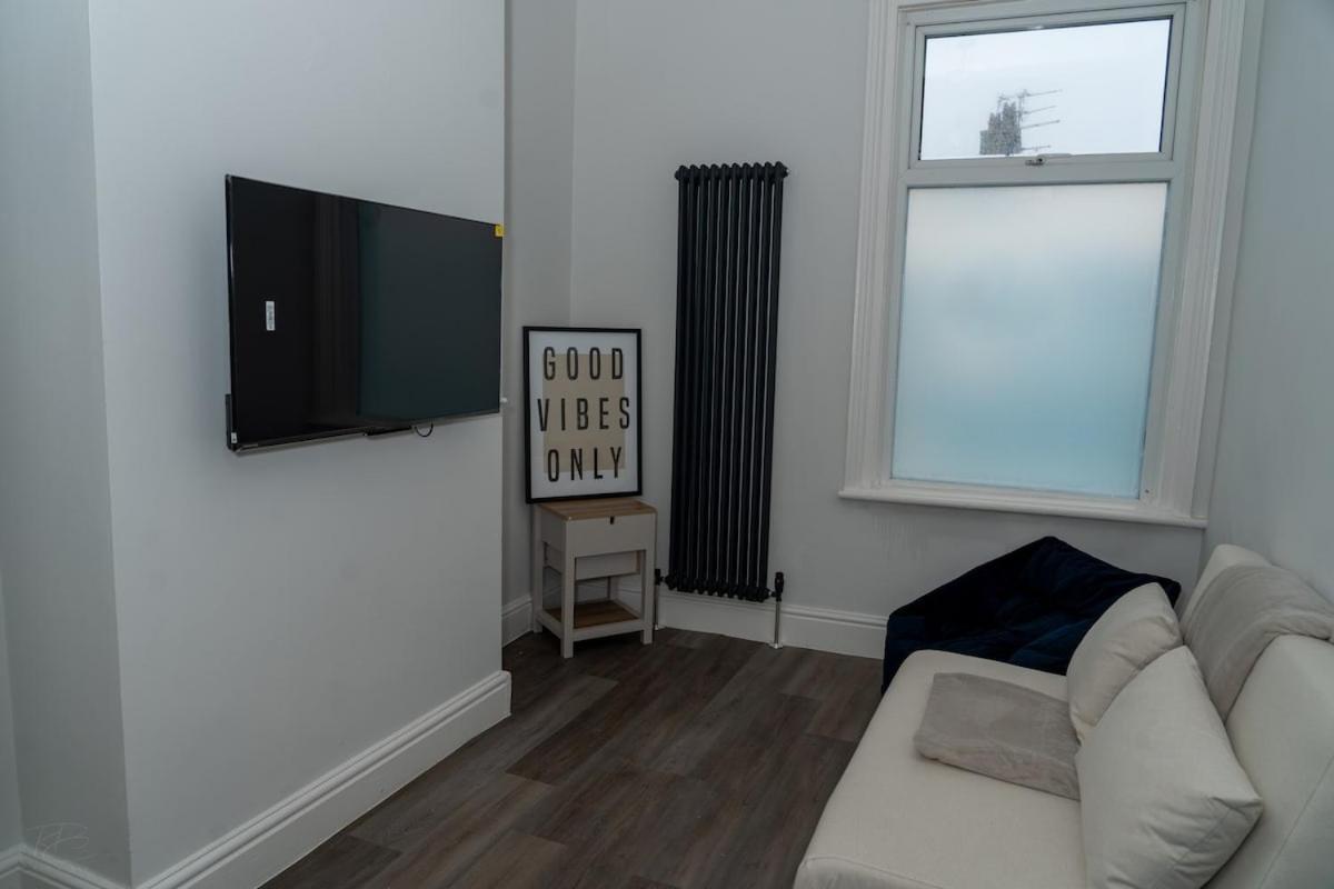 Beautiful 3-bedroom On Seafront With Free Parking Blackpool