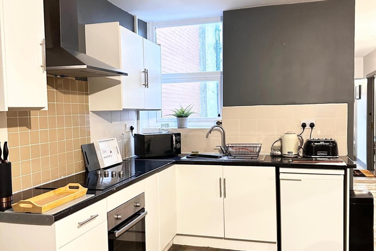 Apartment Oak - 2 Bed - Sleeps 4 - *