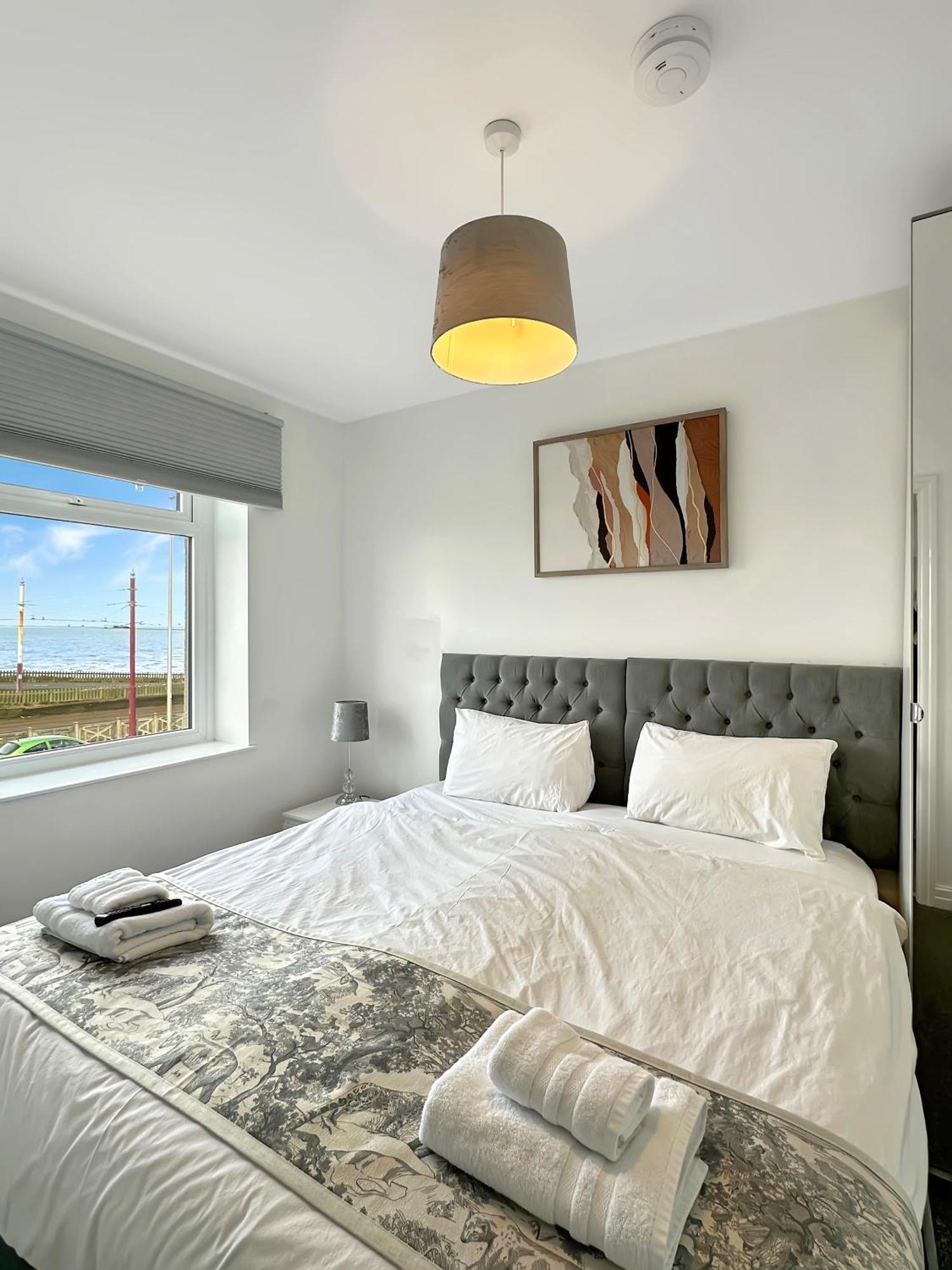 Granada Queen's Promenade Apartment Blackpool