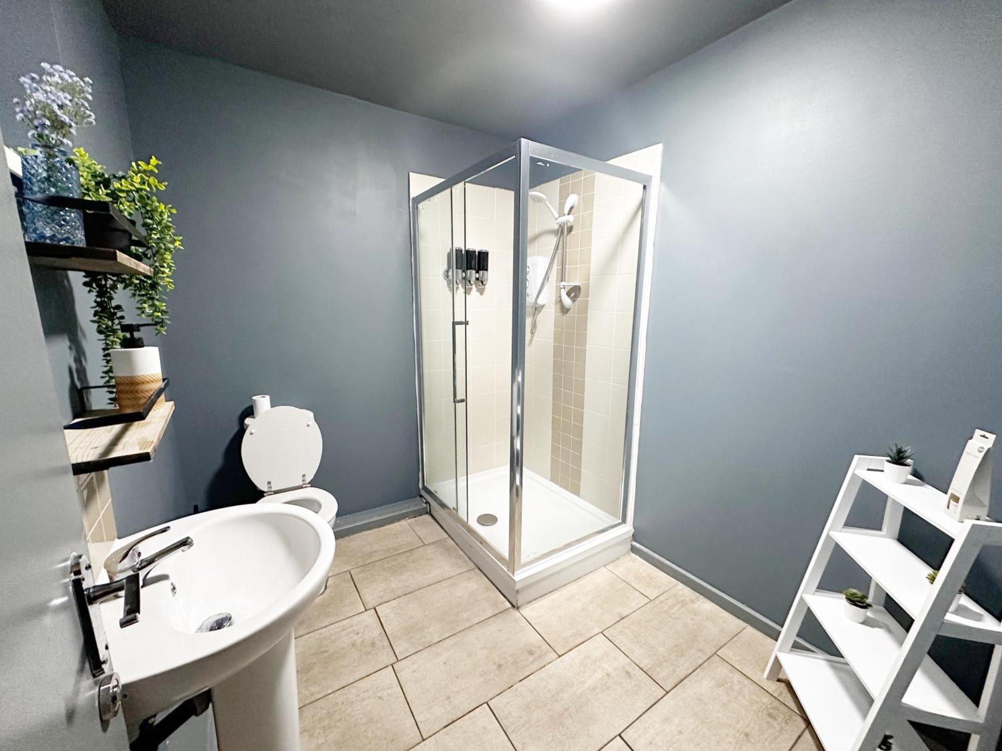 Oak - 2 Bed - Sleeps 4 - *