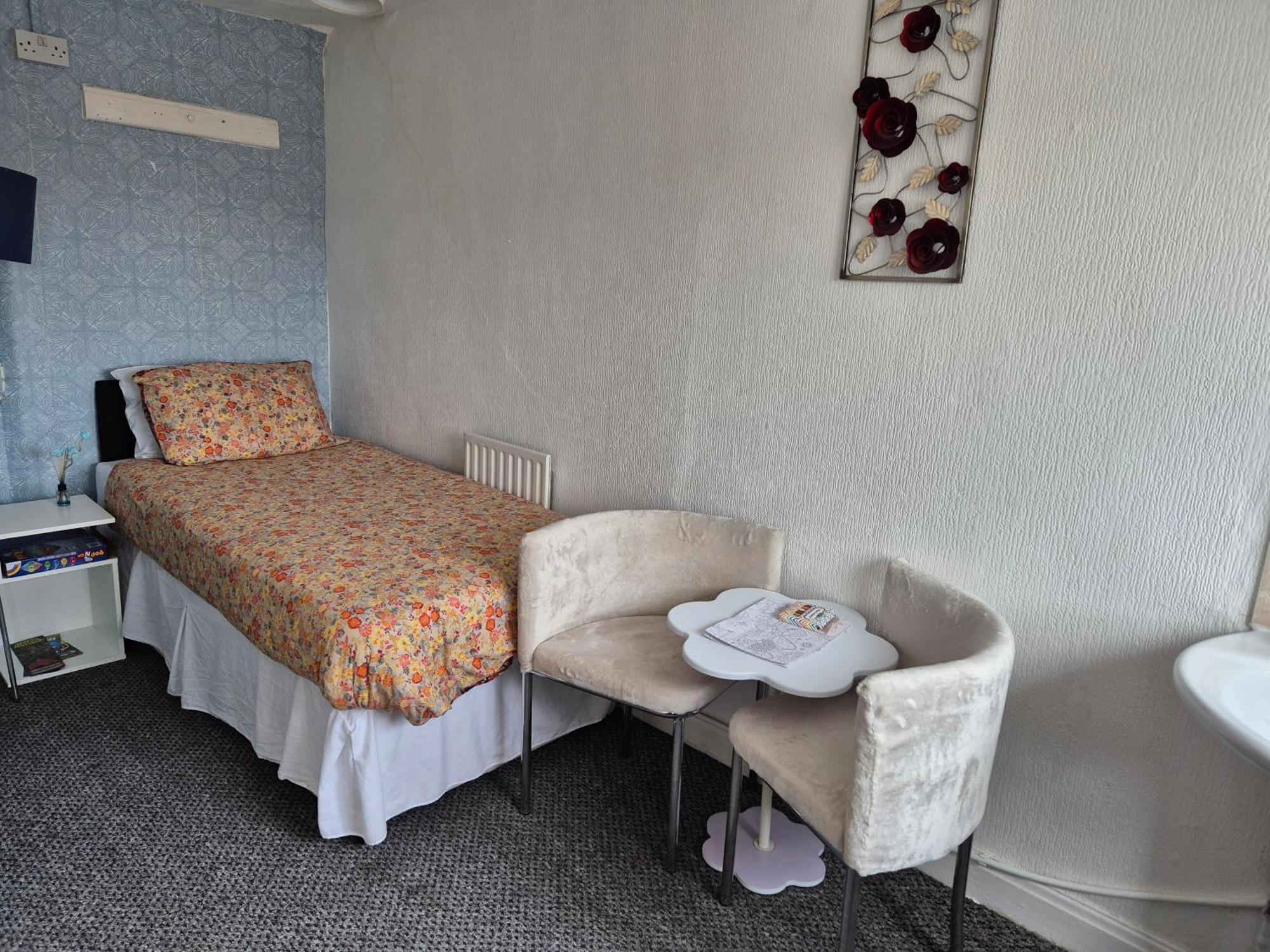 Glendor Hotel *