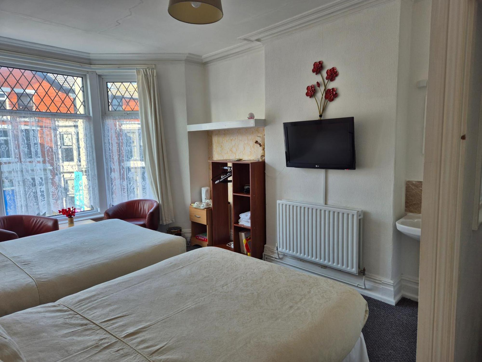 Glendor Hotel *