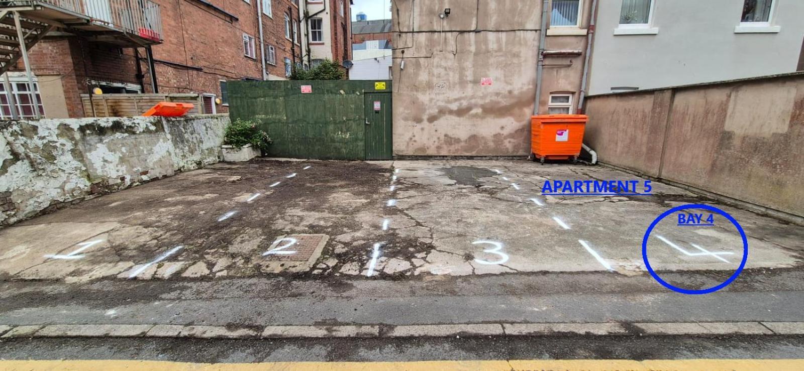 2 Bedroom Family Apartment With Free On-Site Parking