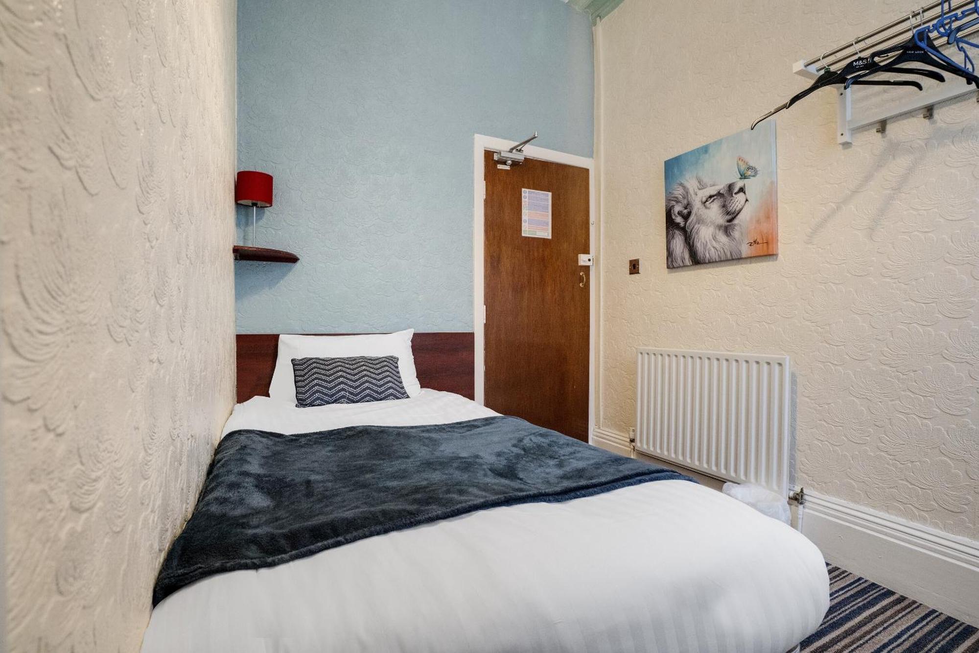 St Kildas, 3*