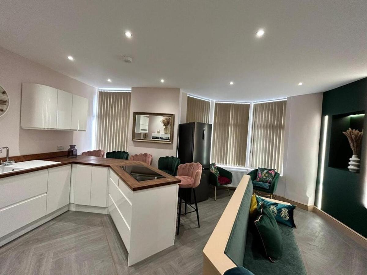 Full Private House Sleeping 26 Holiday home Blackpool