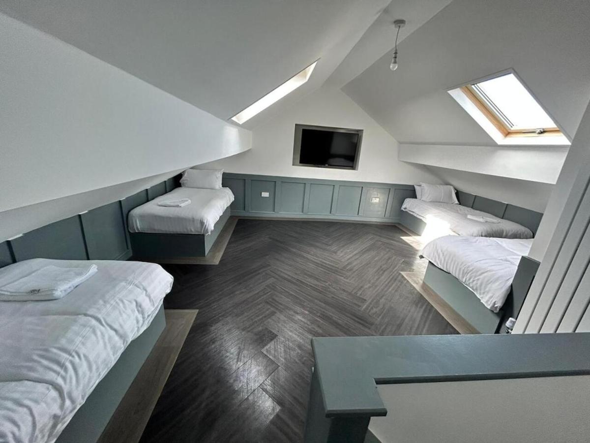 Full Private House Sleeping 26 Holiday home Blackpool