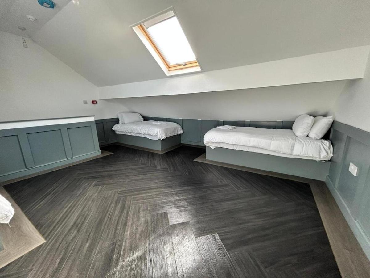 Full Private House Sleeping 26 Holiday home