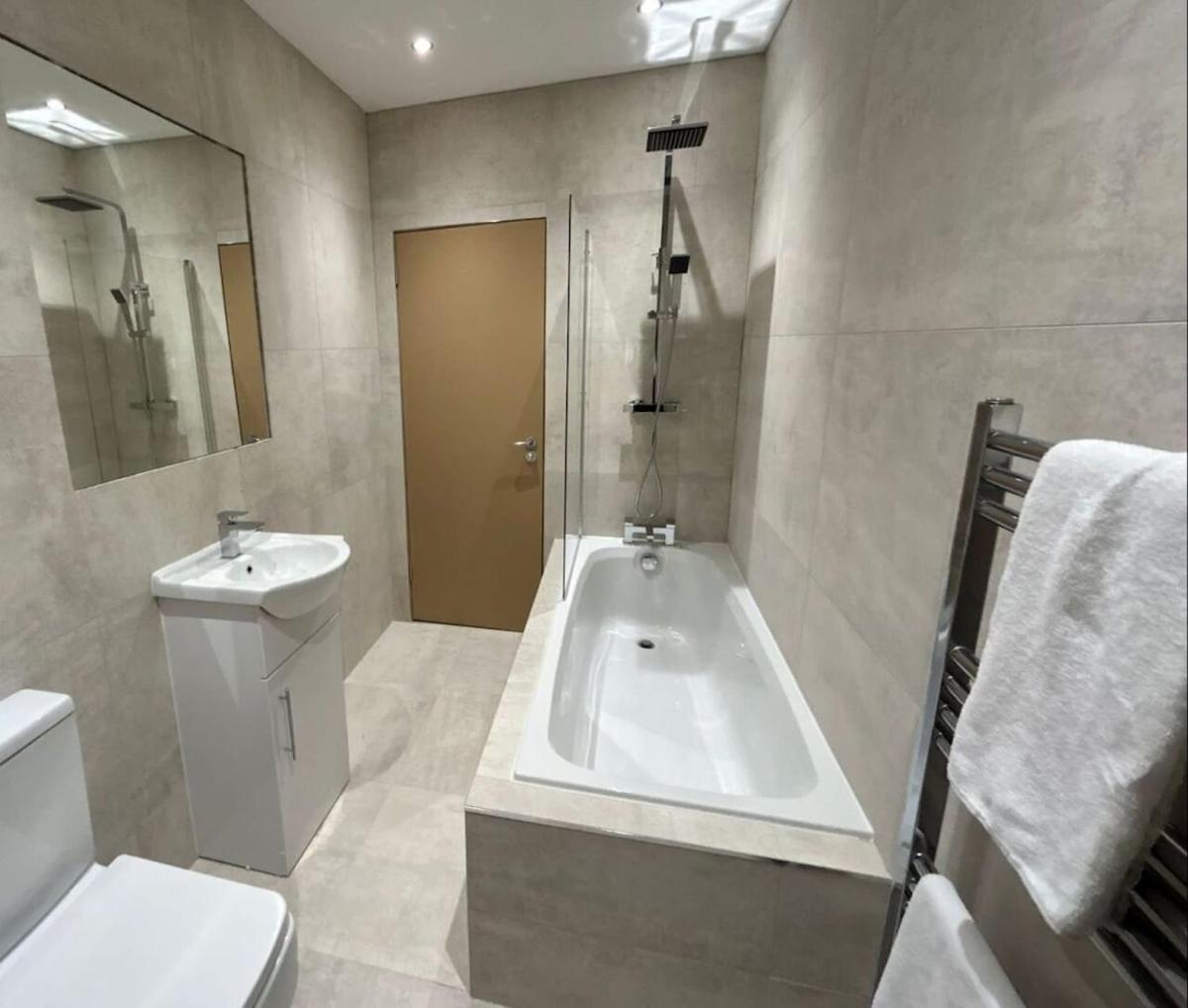 Holiday home Full Private House Sleeping 26 *