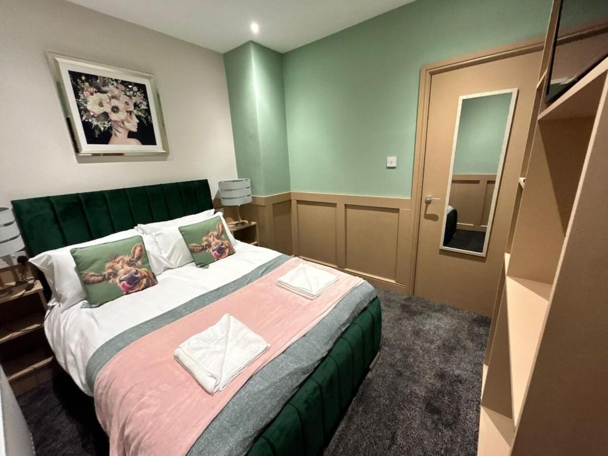 Full Private House Sleeping 26 Holiday home