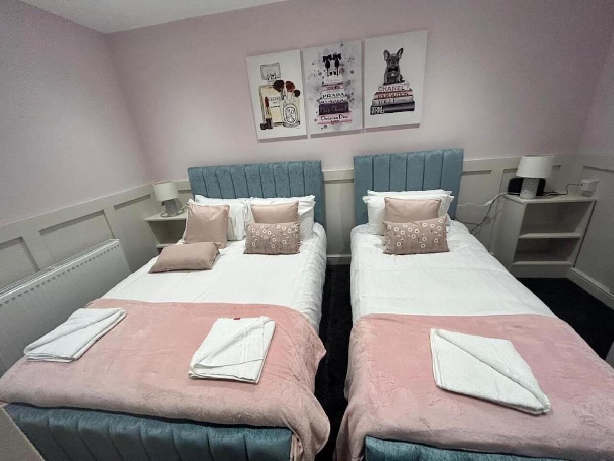 Holiday home Full Private House Sleeping 26 *