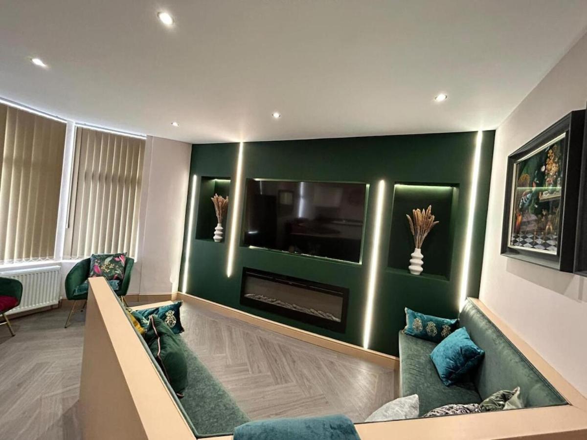 Full Private House Sleeping 26 * Blackpool