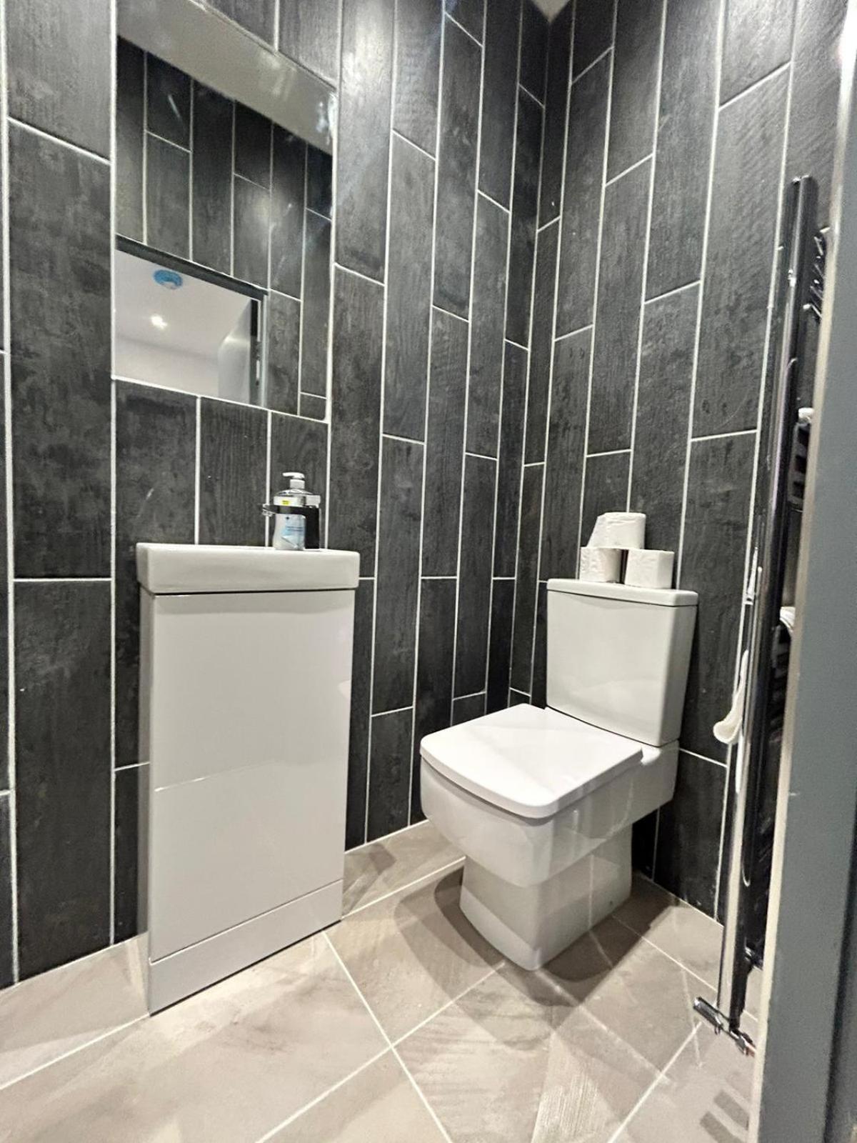 Full Private House Sleeping 26 Holiday home Blackpool