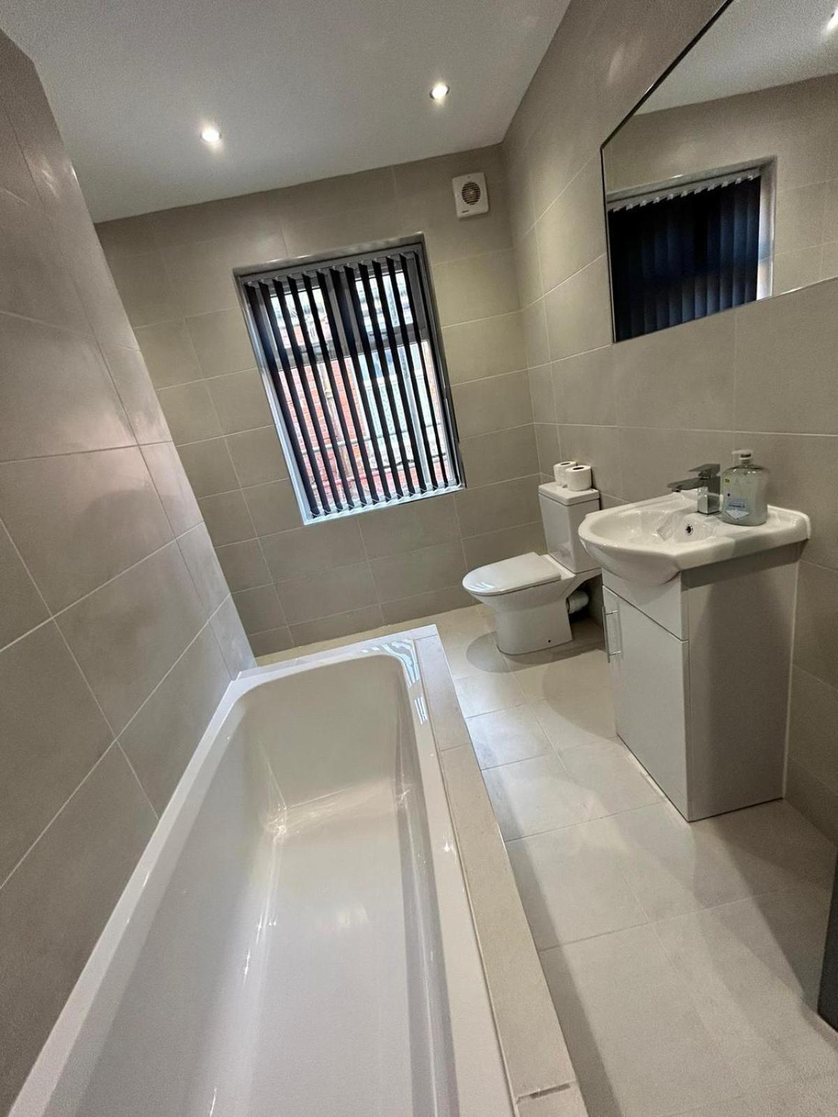 Full Private House Sleeping 26 Holiday home Blackpool