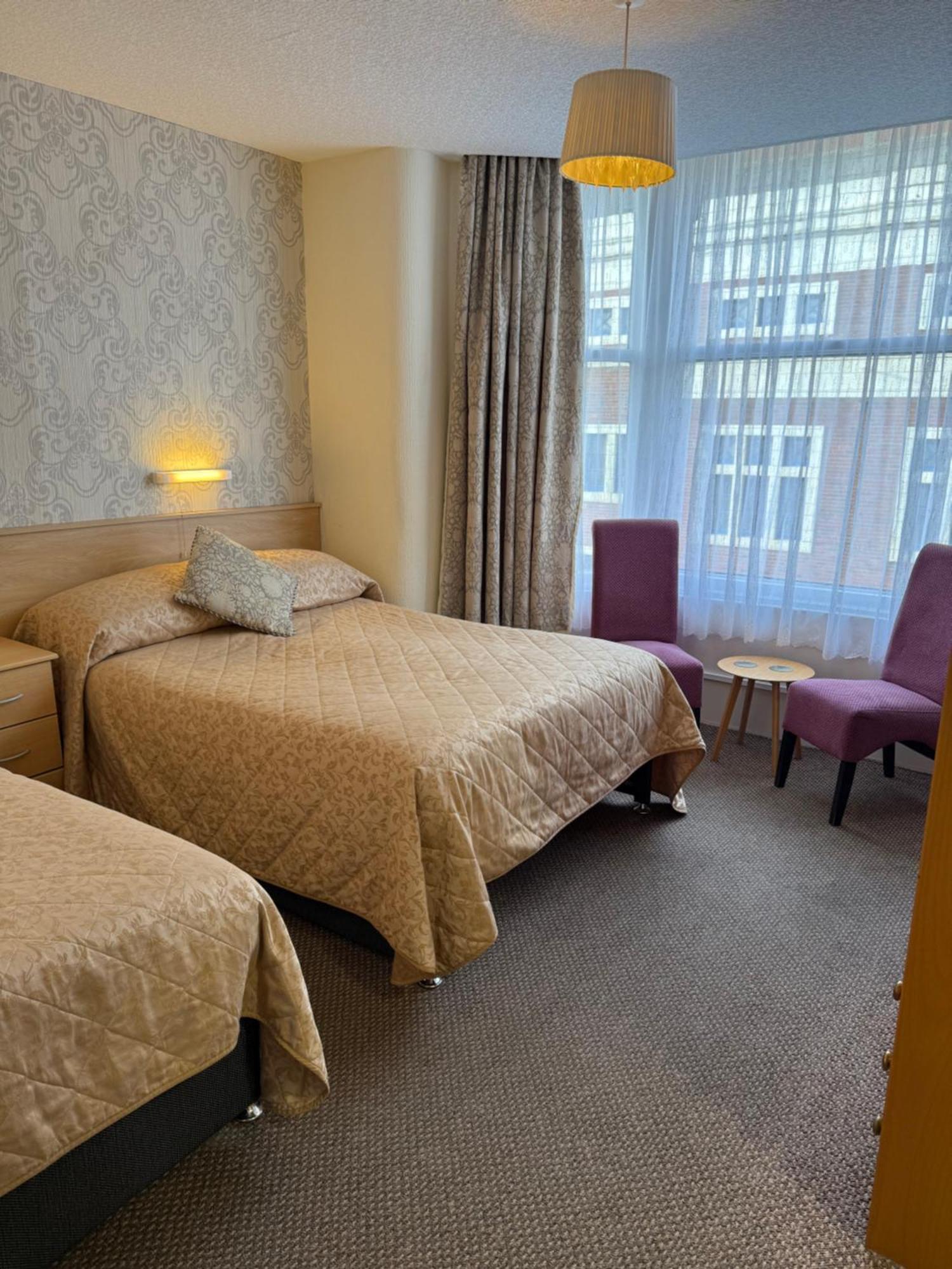 Hotel Adelaide House - Opposite Winter Gardens, Town Centre 3*