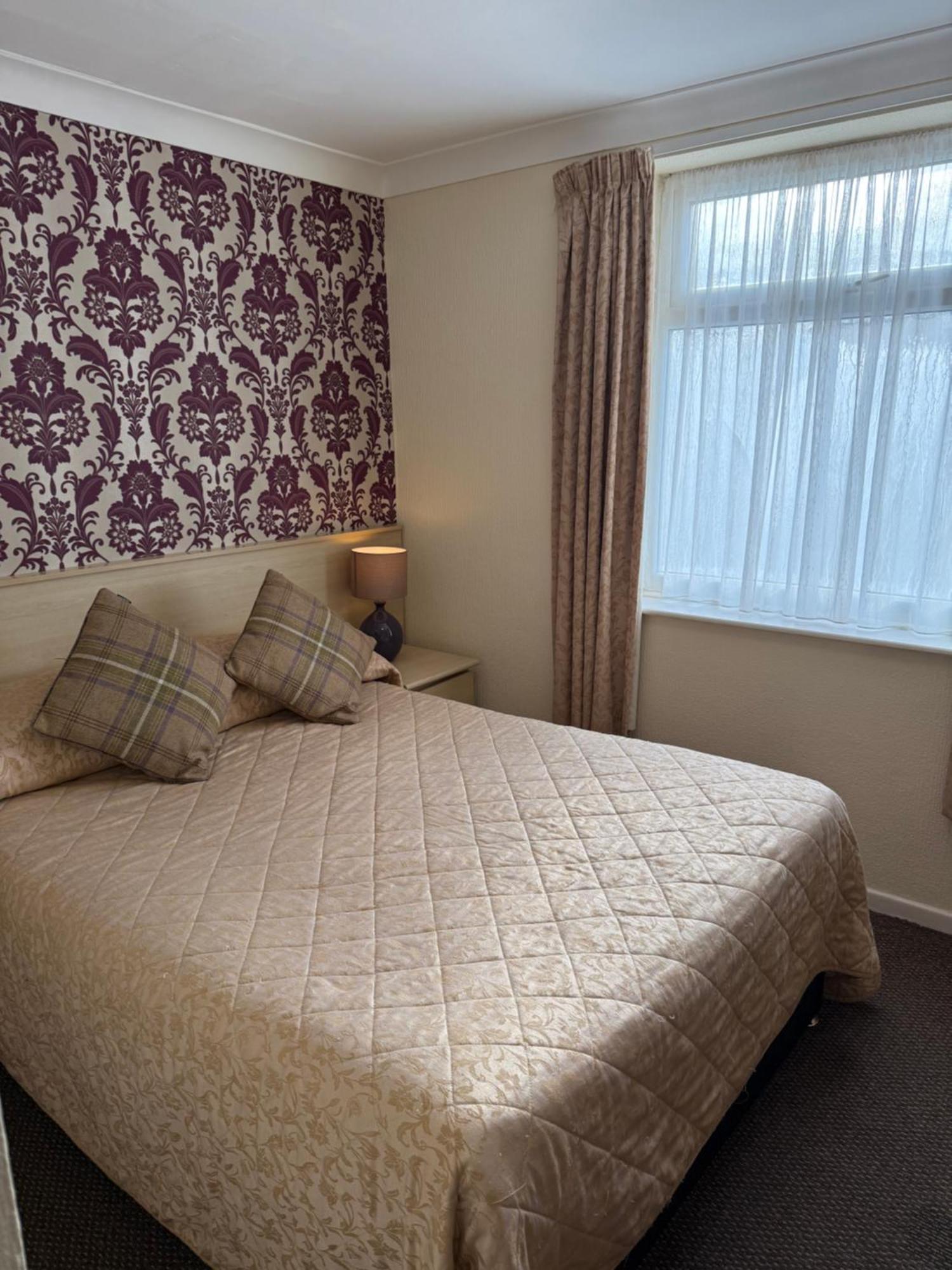 Adelaide House - Opposite Winter Gardens, Town Centre 3*