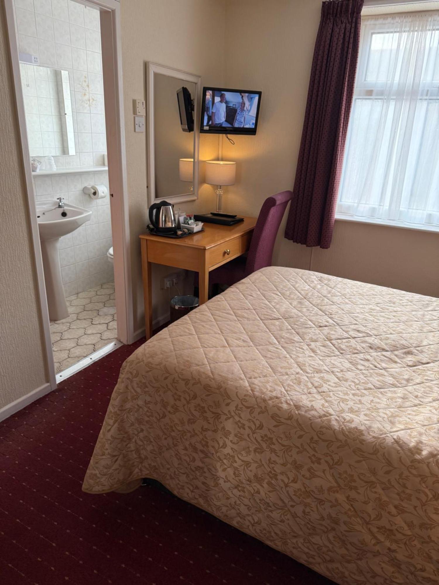 Adelaide House - Opposite Winter Gardens, Town Centre Hotel