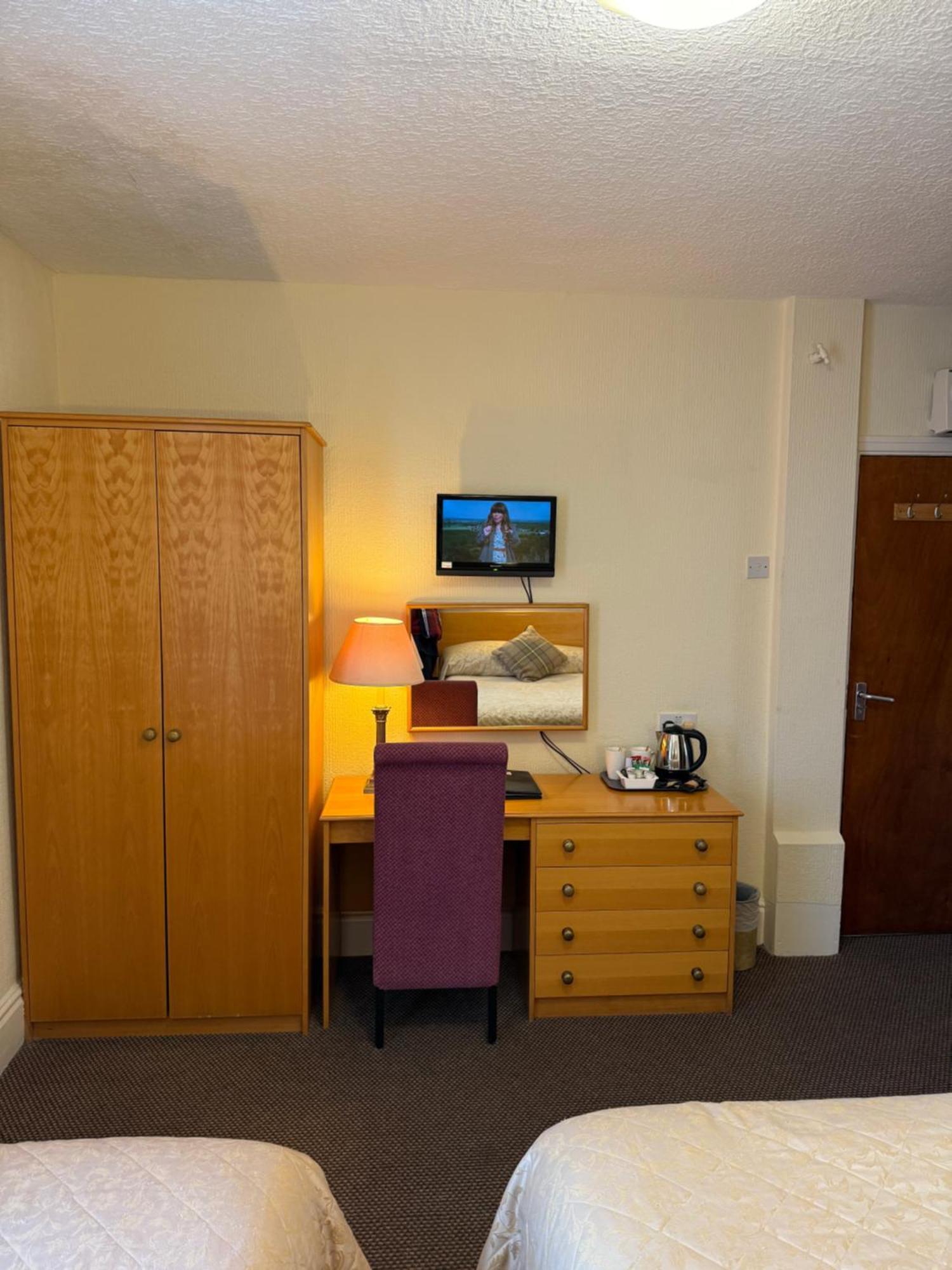 Adelaide House - Opposite Winter Gardens, Town Centre 3* Blackpool