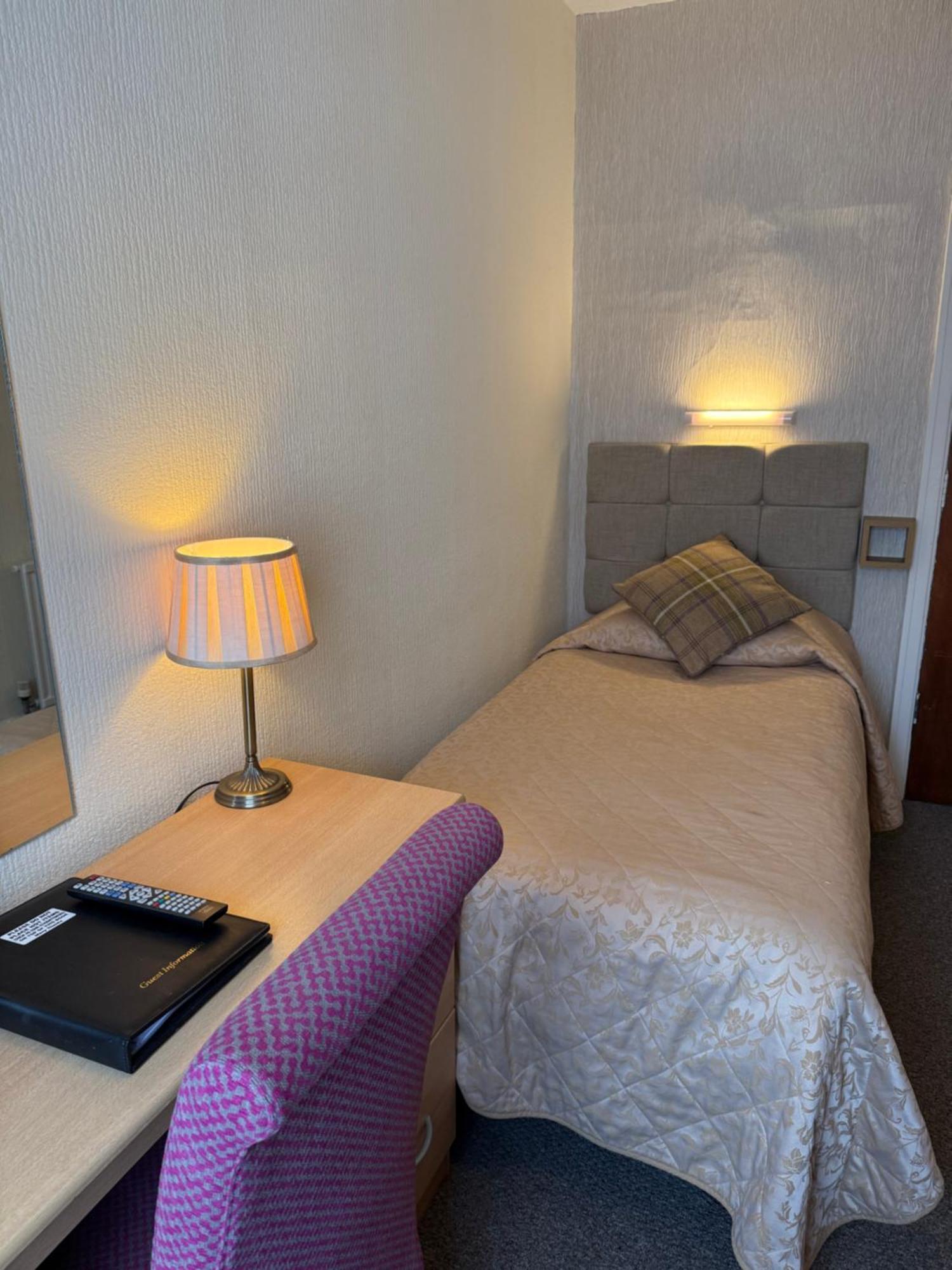 Adelaide House - Opposite Winter Gardens, Town Centre 3* Blackpool