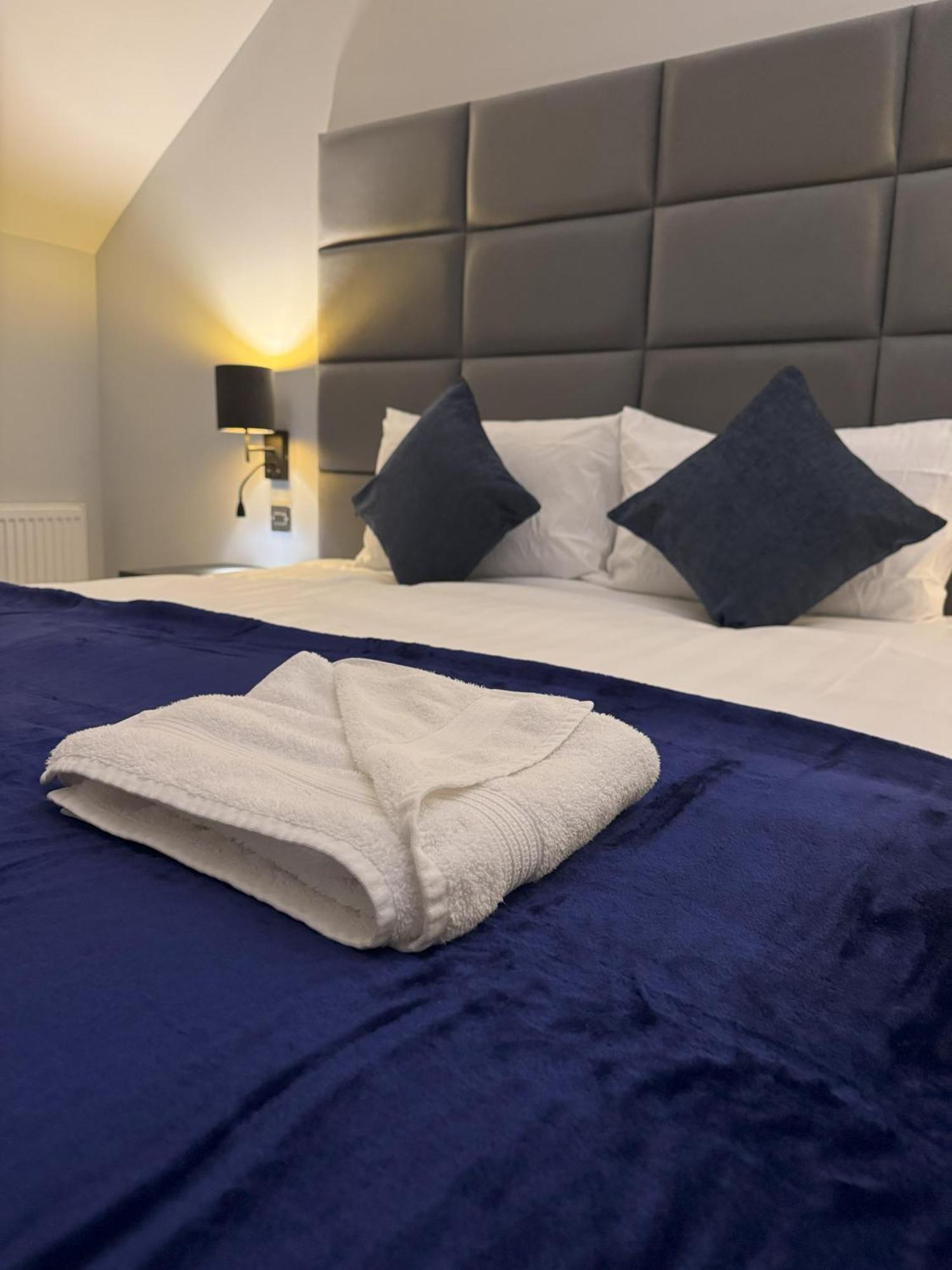 Edward Place Luxury Hot Tub Apartment