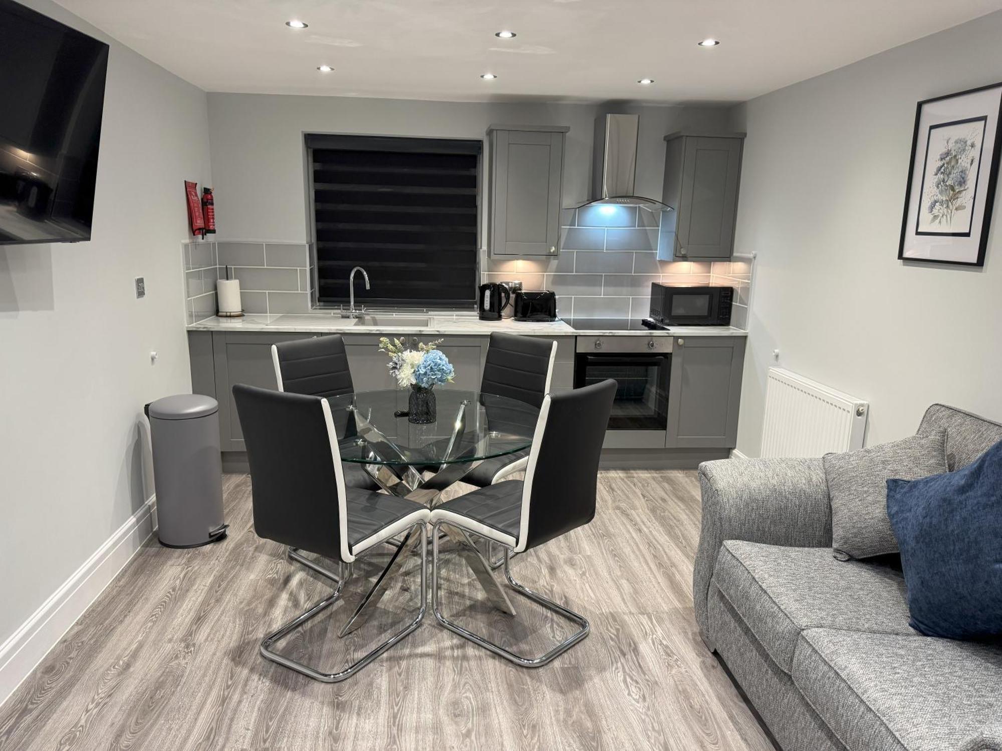 Edward Place Luxury Hot Tub Apartment *