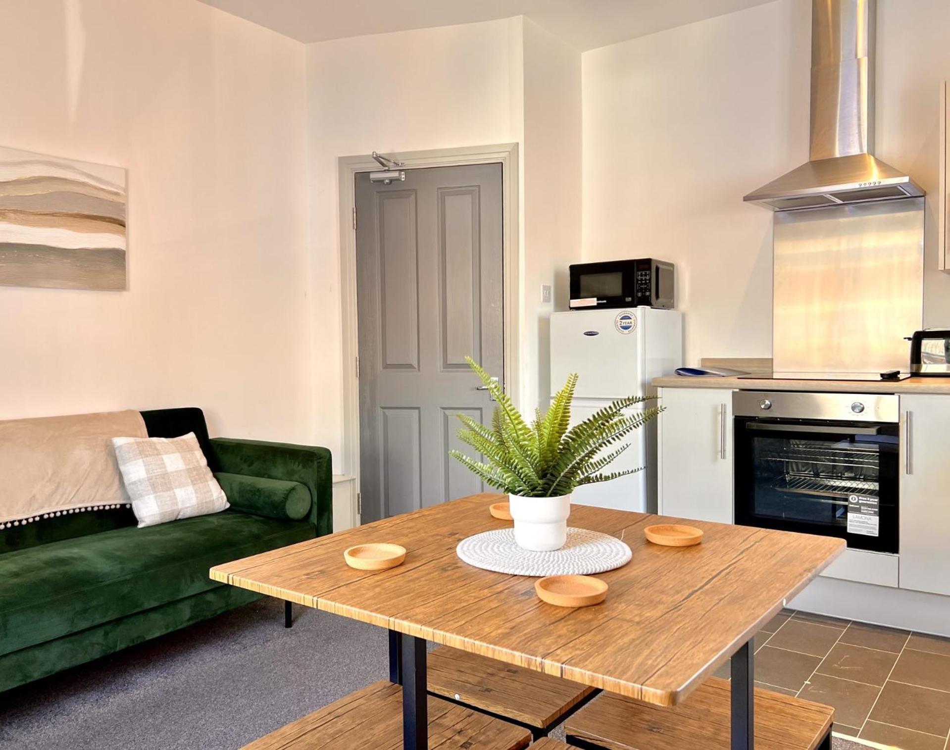 Two-bedroom Next To Winter Gardens With Free On-site Parking, *