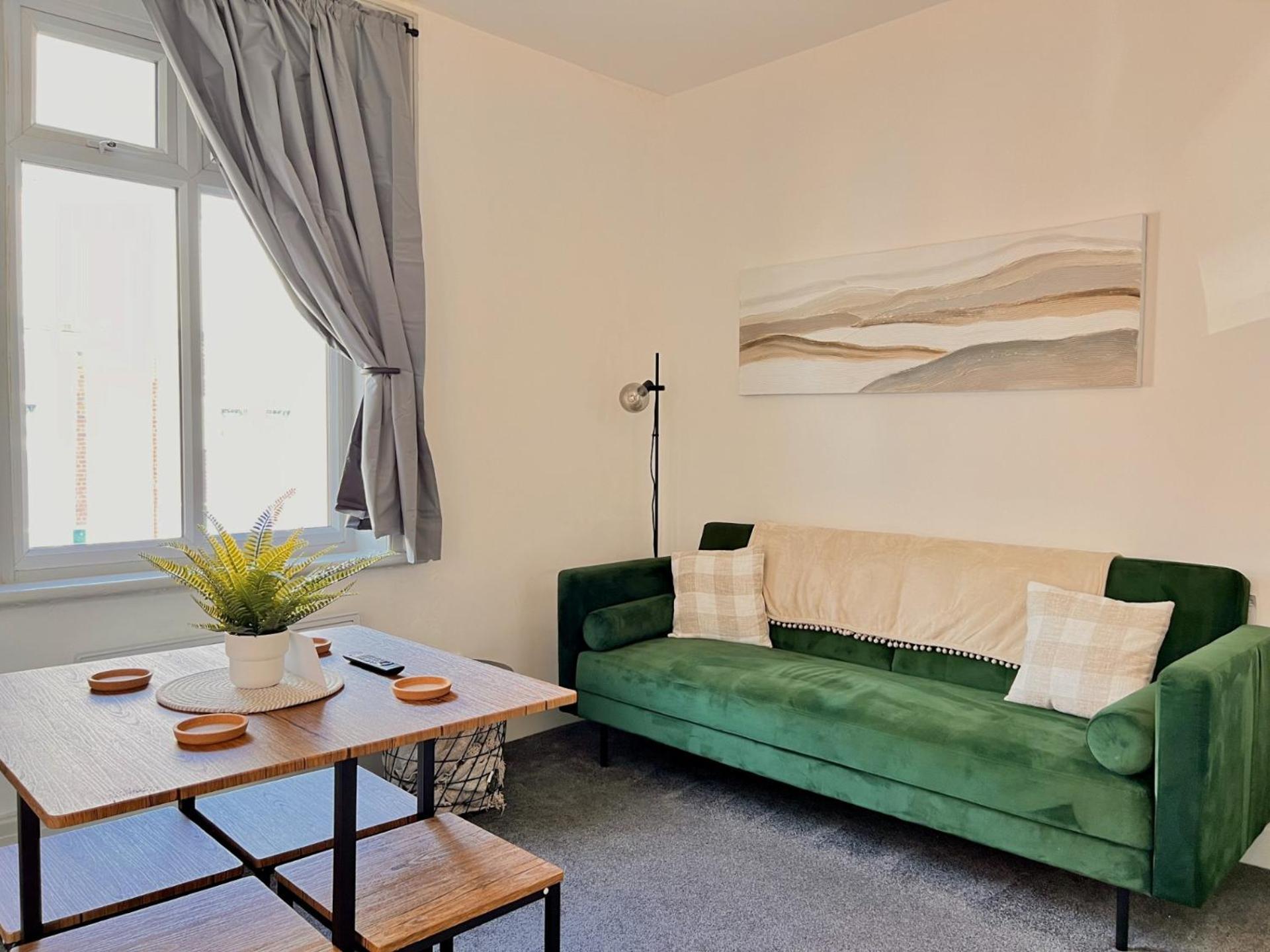 Two-bedroom Next To Winter Gardens With Free On-site Parking, Apartment