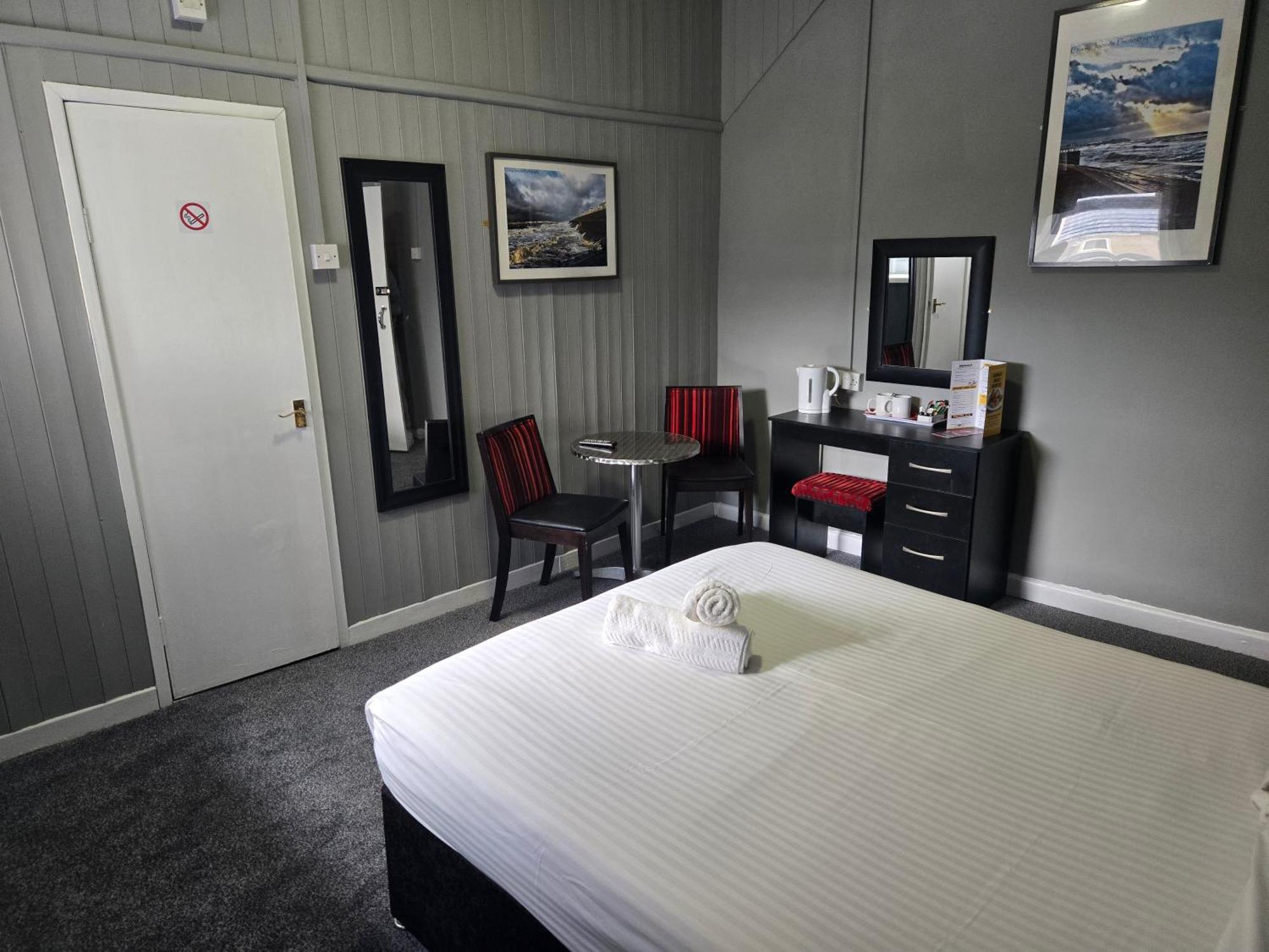 Peek-A-Booze - Budget Hotel - Adults Only Hotel Blackpool