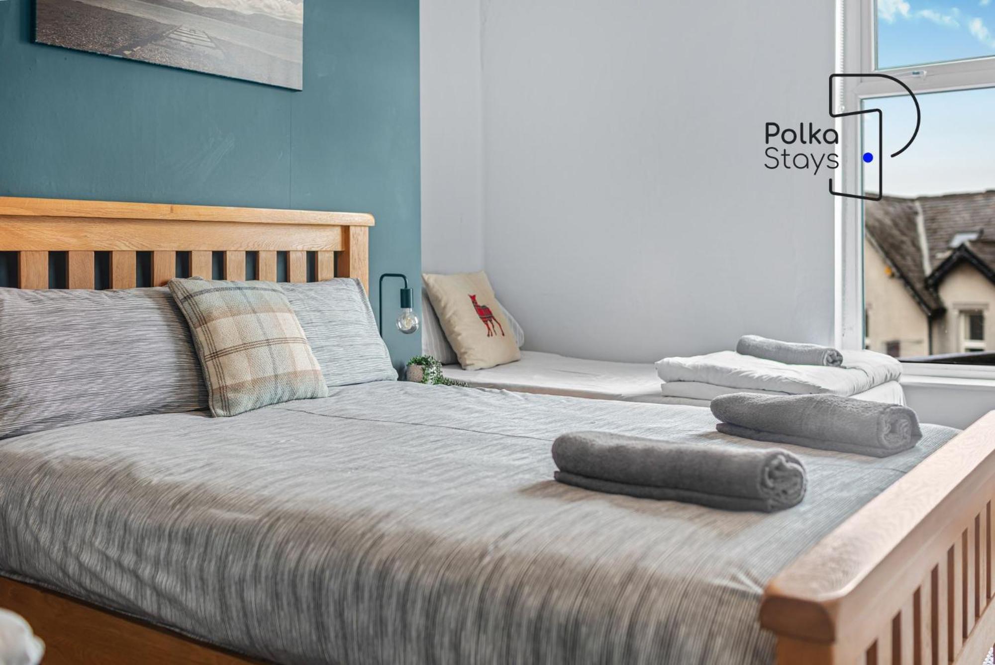 Polkadot Winter Gardens - Large Modern In By Polkastays *