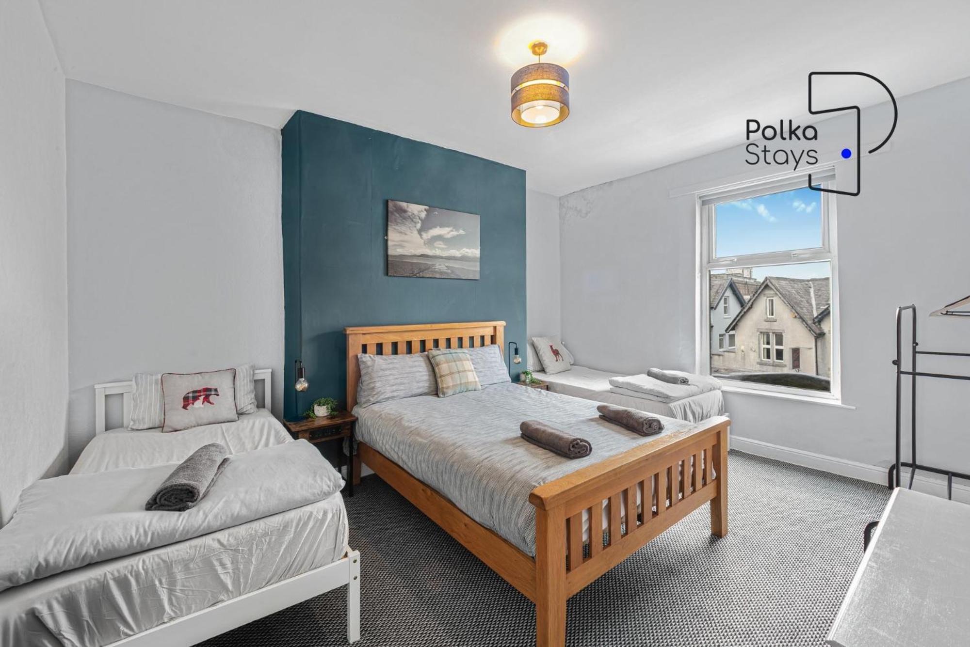 Apartment Polkadot Winter Gardens - Large Modern In By Polkastays
