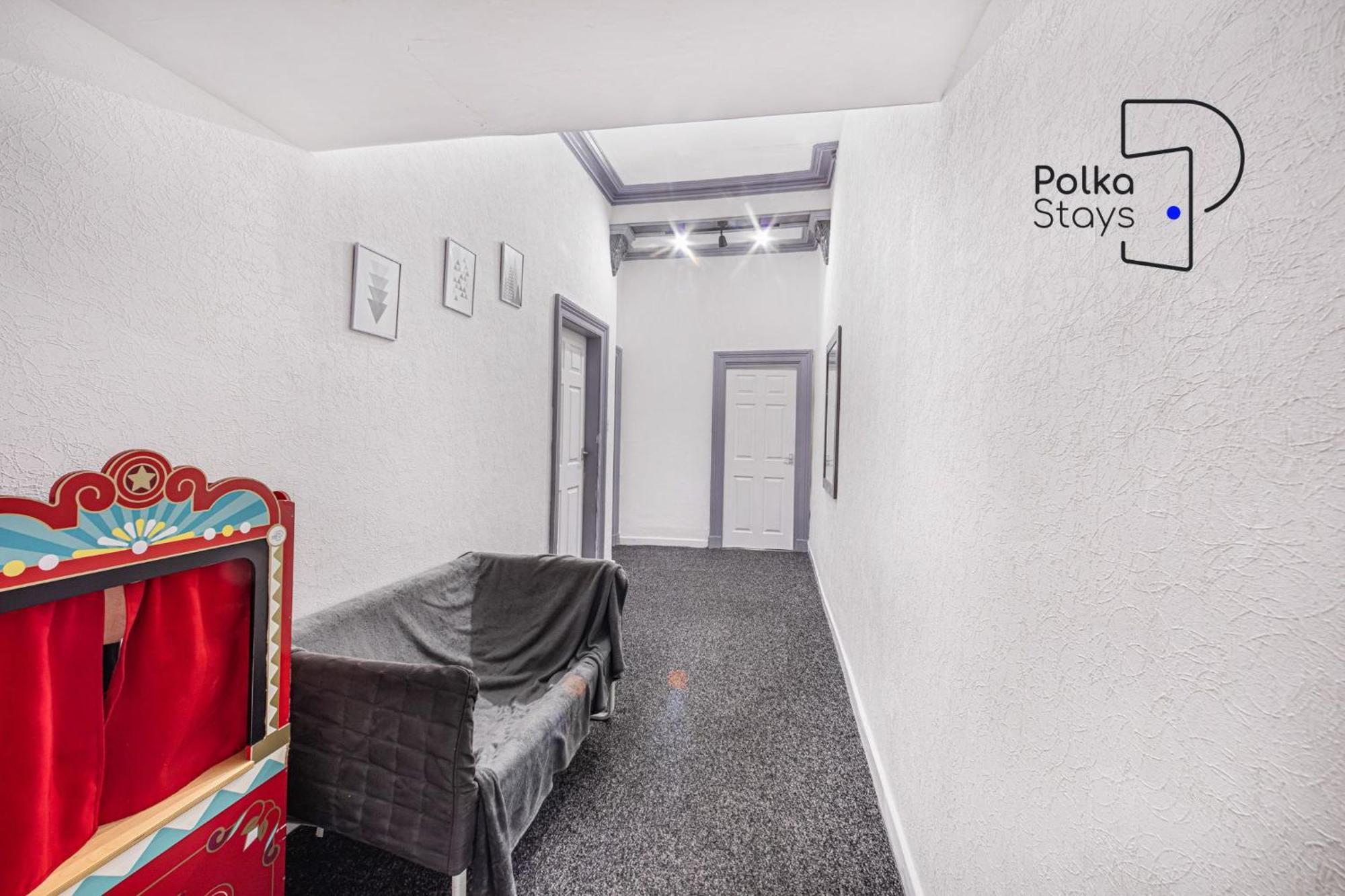 Polkadot Winter Gardens - Large Modern In By Polkastays *