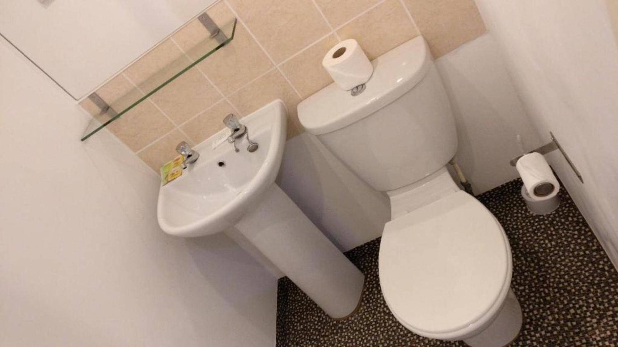Oyo Wave Crest Hotel 4*