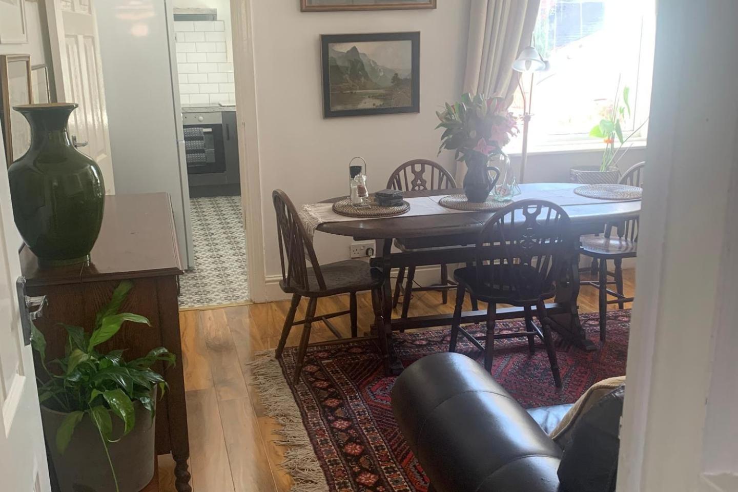 Holiday home Sleeps 7 W Free Parking Bbq Wifi *