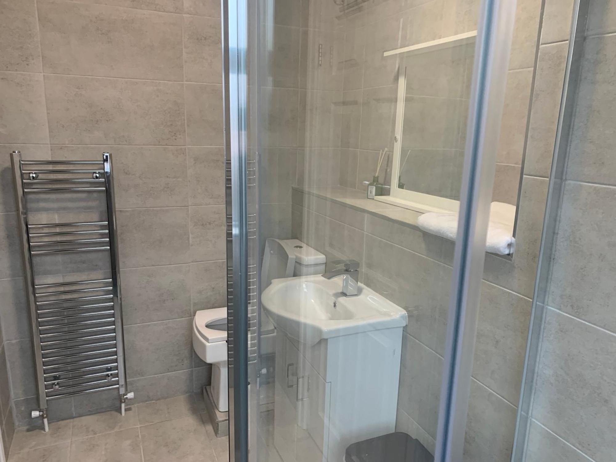 Holiday home Sleeps 7 W Free Parking Bbq Wifi *