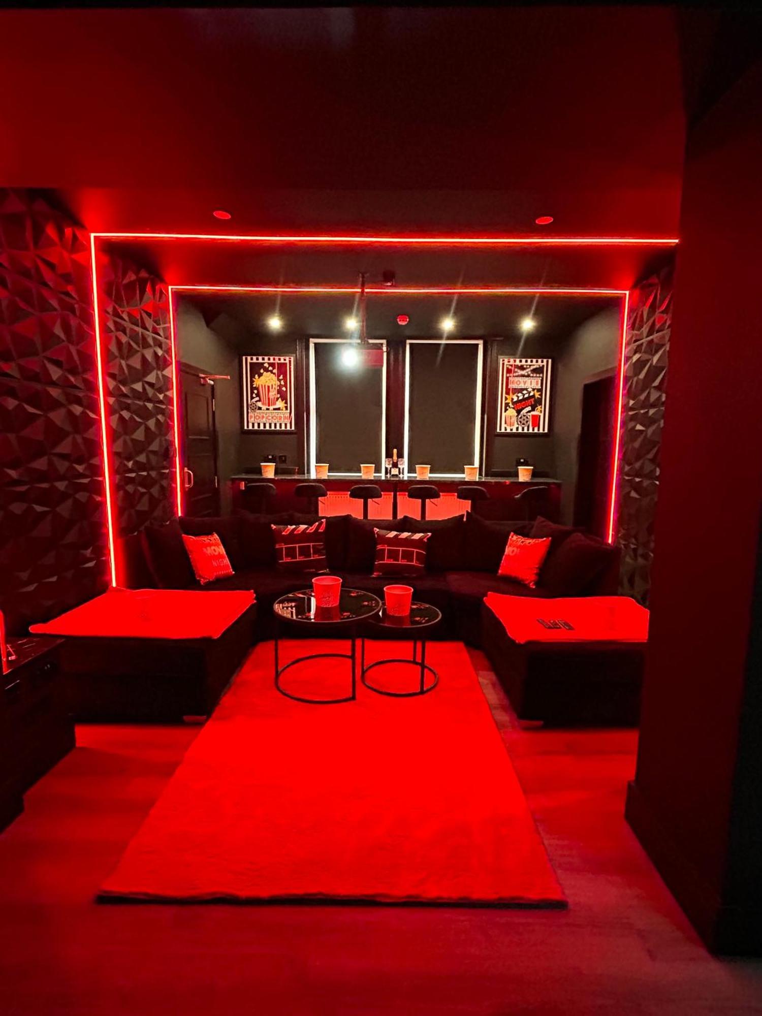 Holiday home New - The Fun House - Private Nightclub