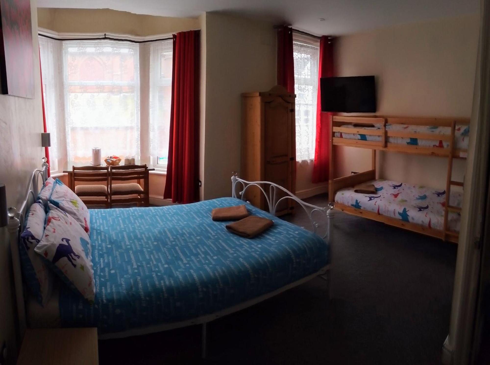 Guest house Meland 2*