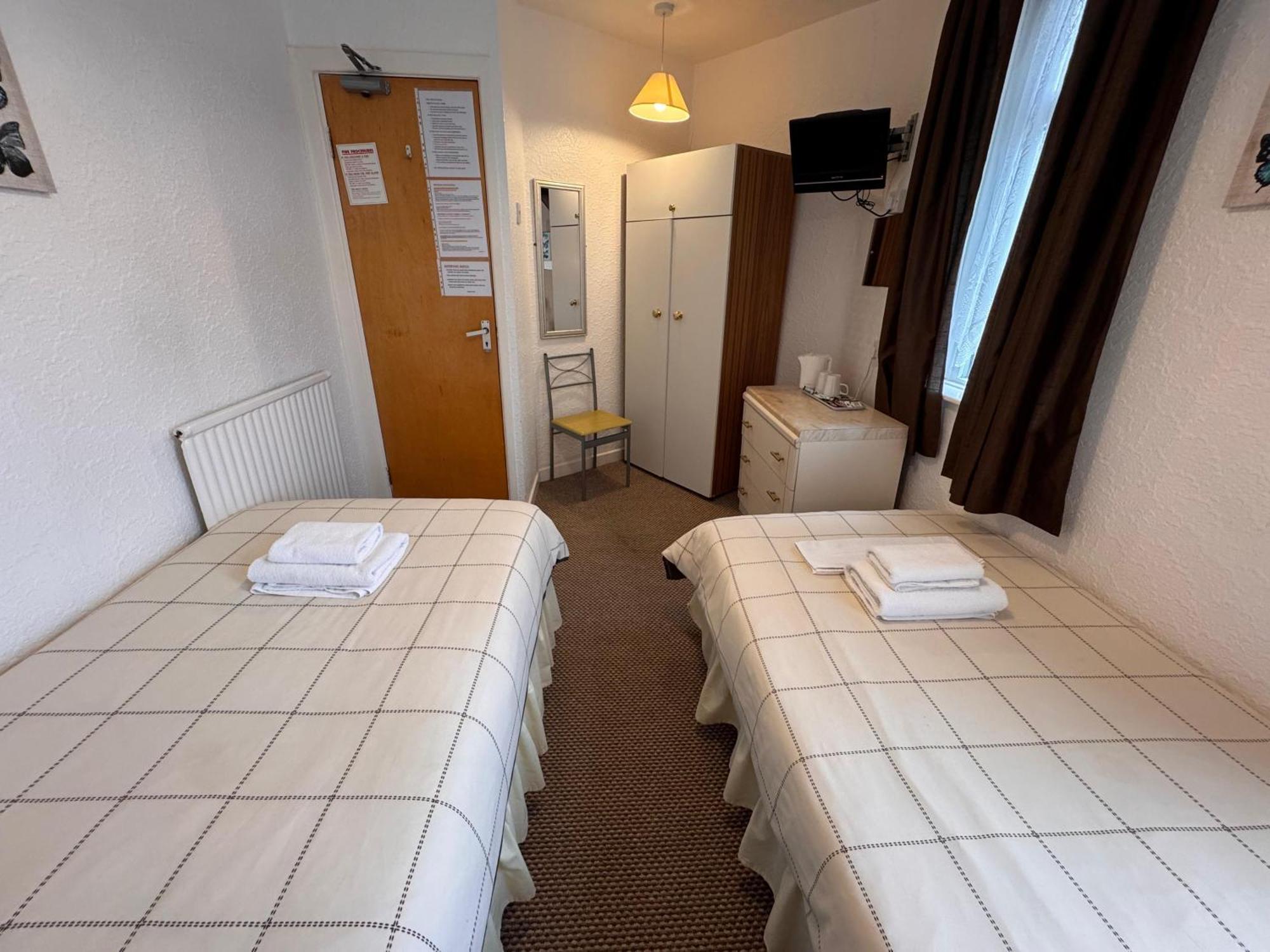 Hotel Oyo Delton Pleasure 4*
