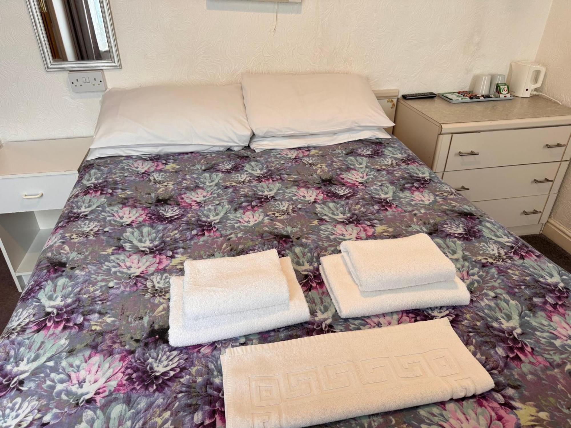 Hotel Oyo Delton Pleasure 4*