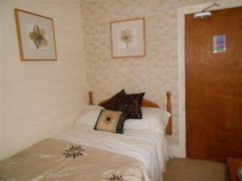 The Castleton 3*