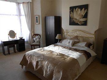 The Castleton 3*