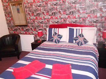 Bed & Breakfast Benson - Small Families & Couples Only Blackpool