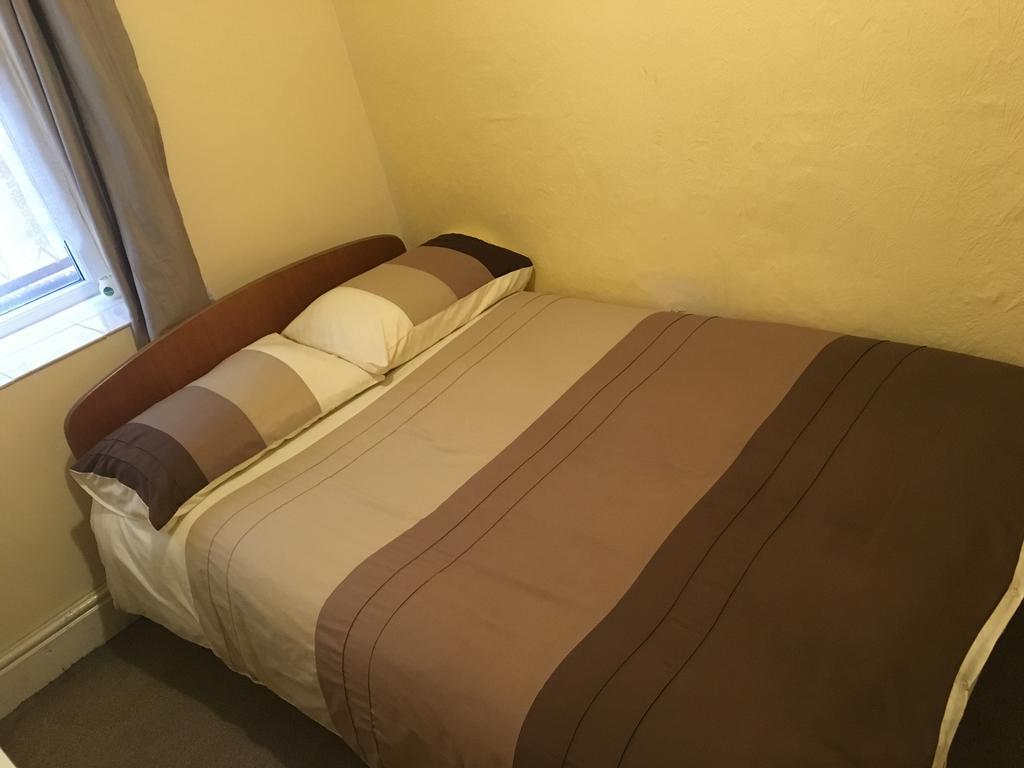 Crossways Guest House 3*