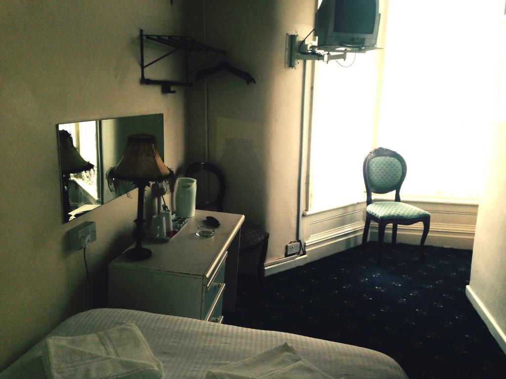 Peek-A-Booze - Budget Hotel - Adults Only Hotel Blackpool