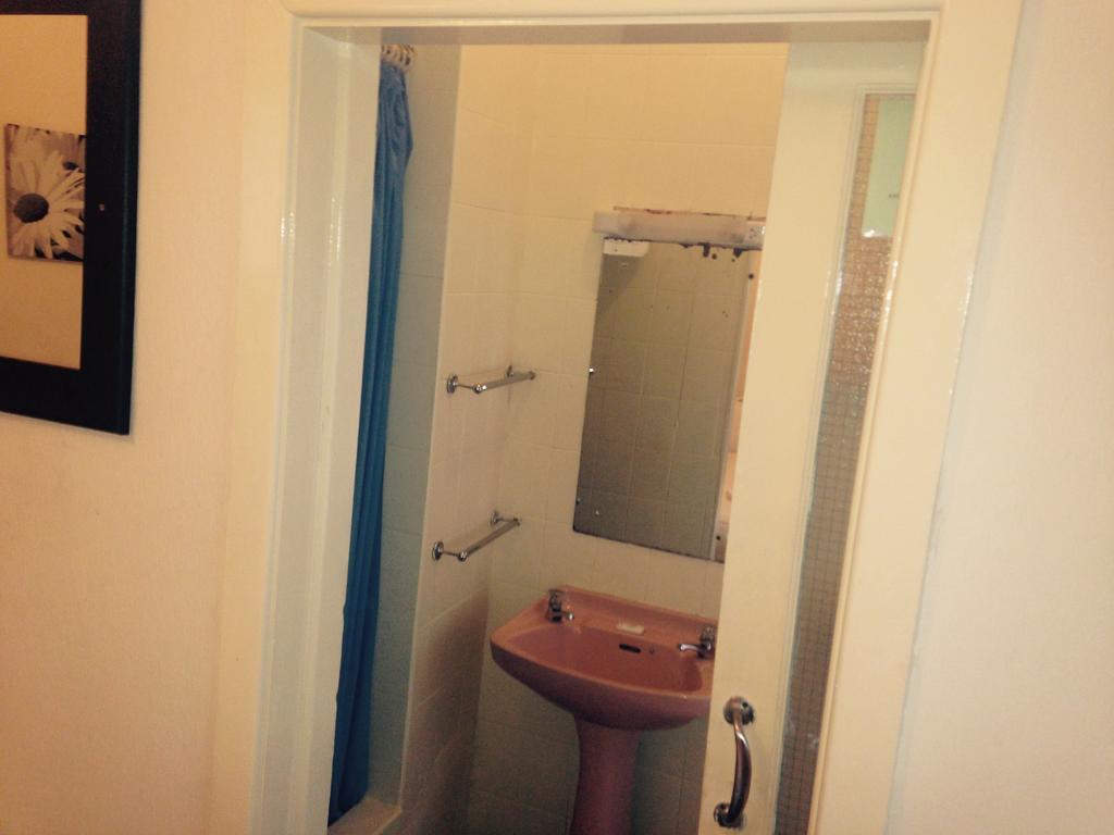 Peek-A-Booze - Budget Hotel - Adults Only 2*