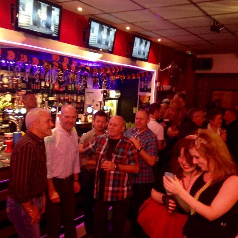 Peek-A-Booze - Budget Hotel - Adults Only 2*