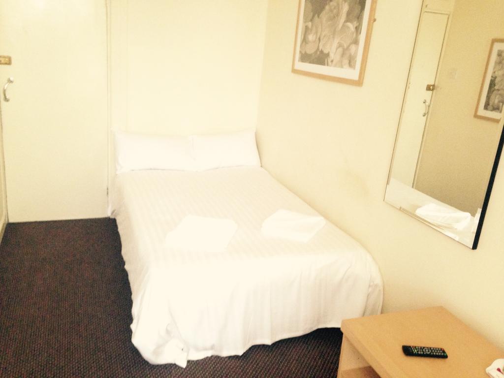 Hotel Peek-A-Booze - Budget Hotel - Adults Only 2*
