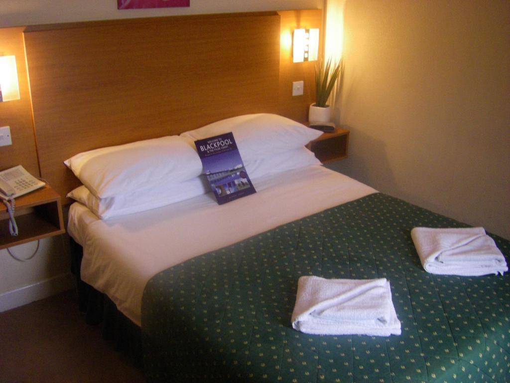 The Waldorf - Near Pleasure & Sandcastle 3*