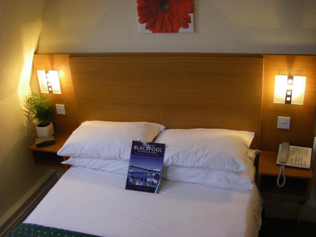 The Waldorf - Near Pleasure & Sandcastle Hotel Blackpool