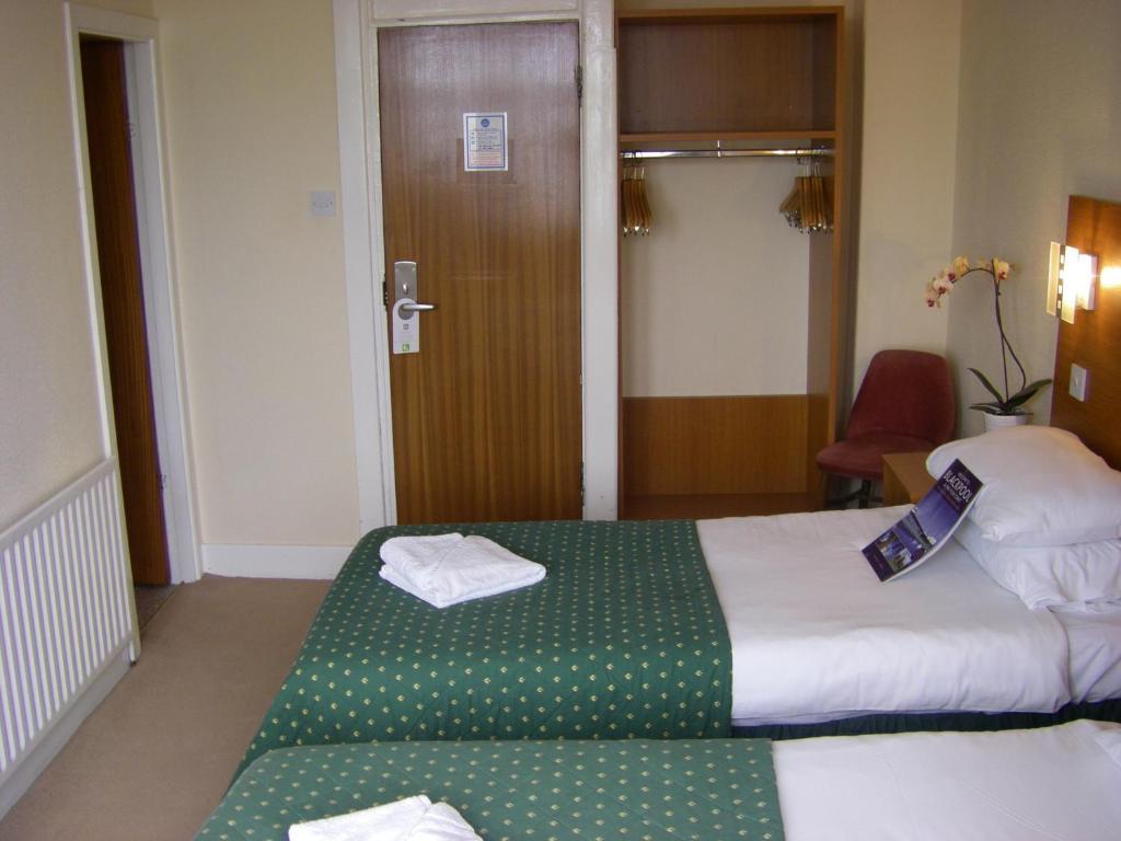The Waldorf - Near Pleasure & Sandcastle Hotel