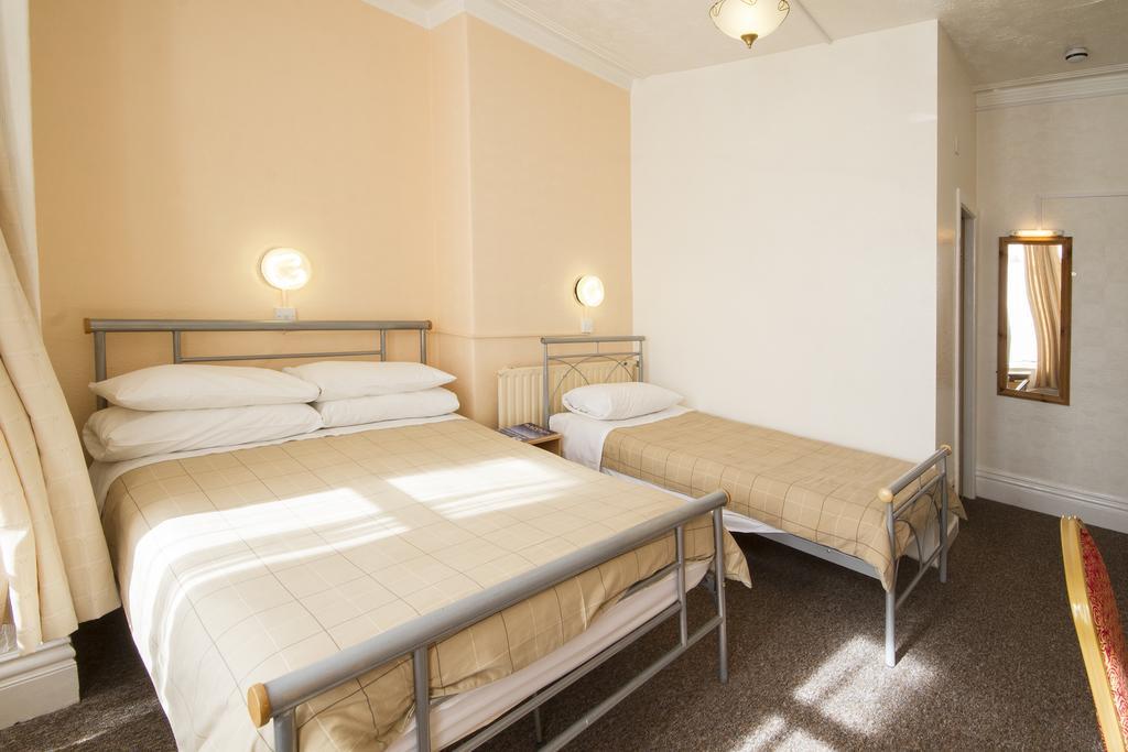Brooklands Over 50'S Only Guest house 3*